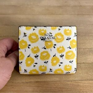 Coach Compact Snap Wallet with Floral Print in Silver Chalk Buttercup Multi